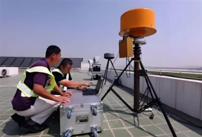 Yuav ua li cas lub drone ya tsawg cuam tshuam nrog kev tiv thaiv